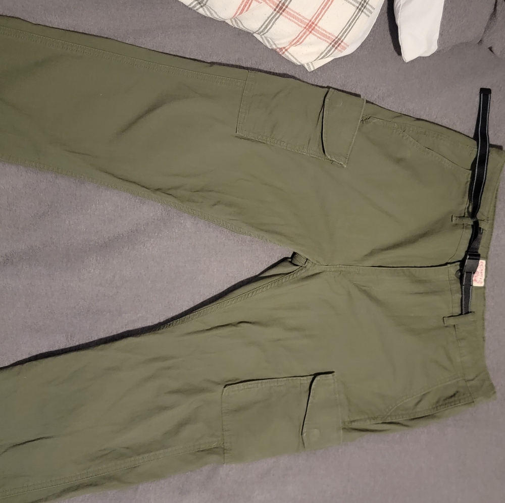 Levis cargo pants